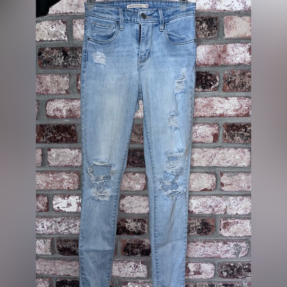 Levi’s light blue ripped Jeans Size 25”